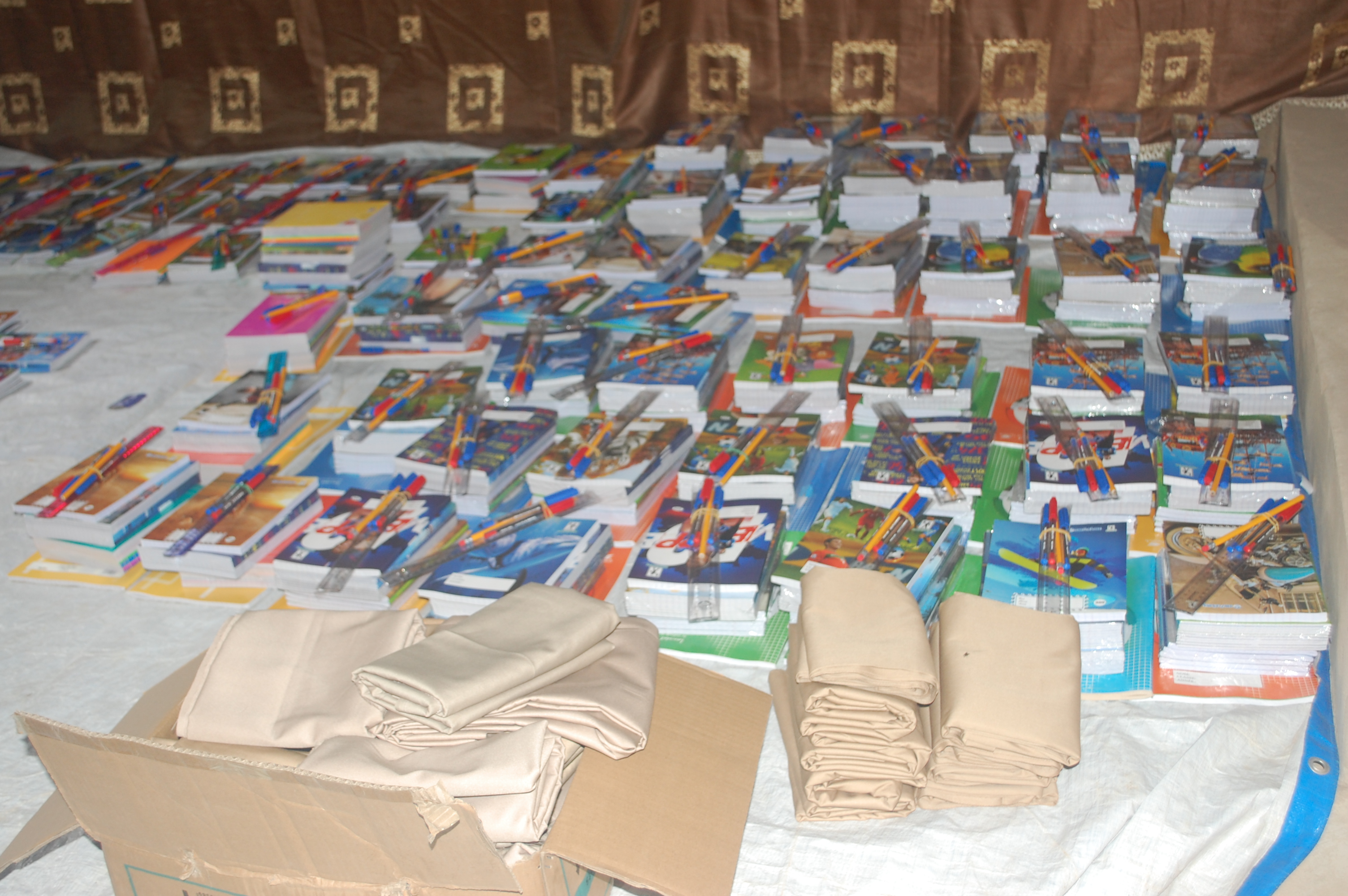 Kits scolaires préparés avant distribution